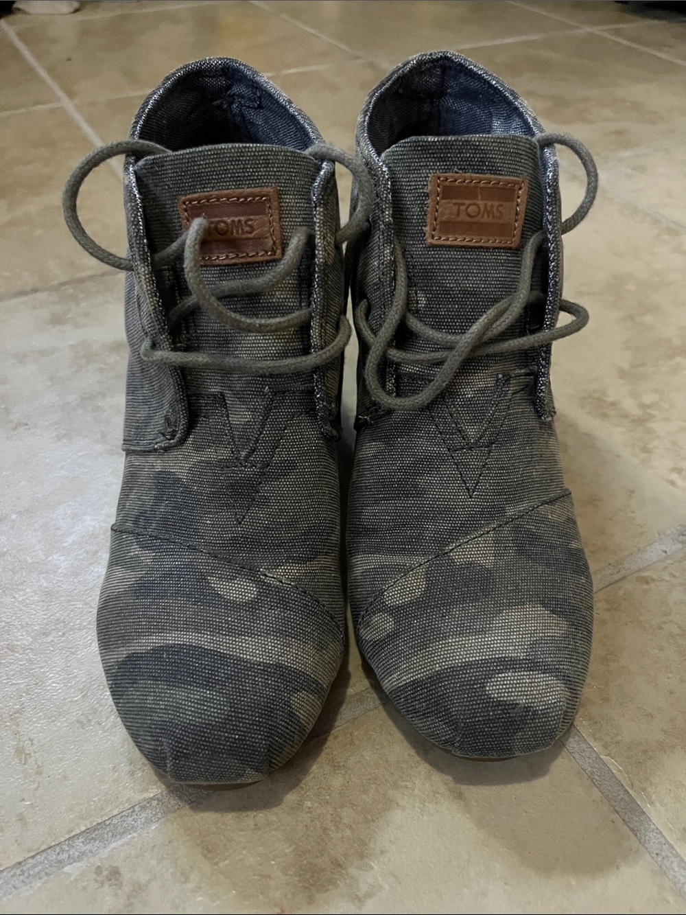 Toms women's army green black and tan Camouflage Lace-Up Boots